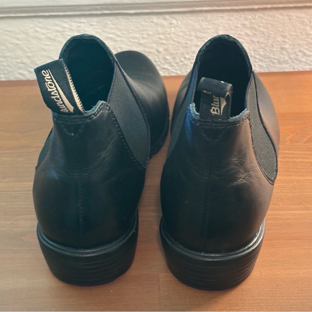 Blundstone Black Ankle Boots Slip-On Design US marked 7.5 but fits more like a 7 - Picture 4 of 7